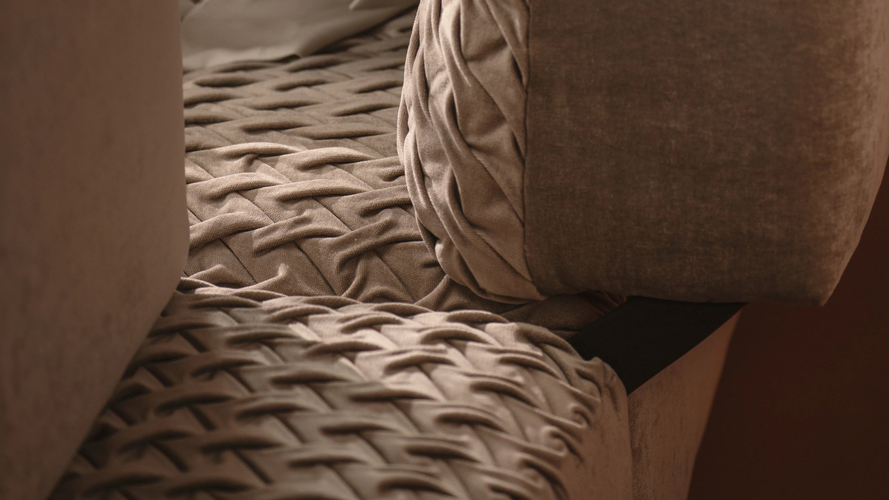 Handmade Interlocking I-Pleating