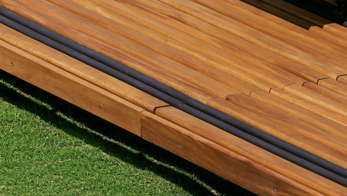 Teak &amp; Stainless Steel Construction