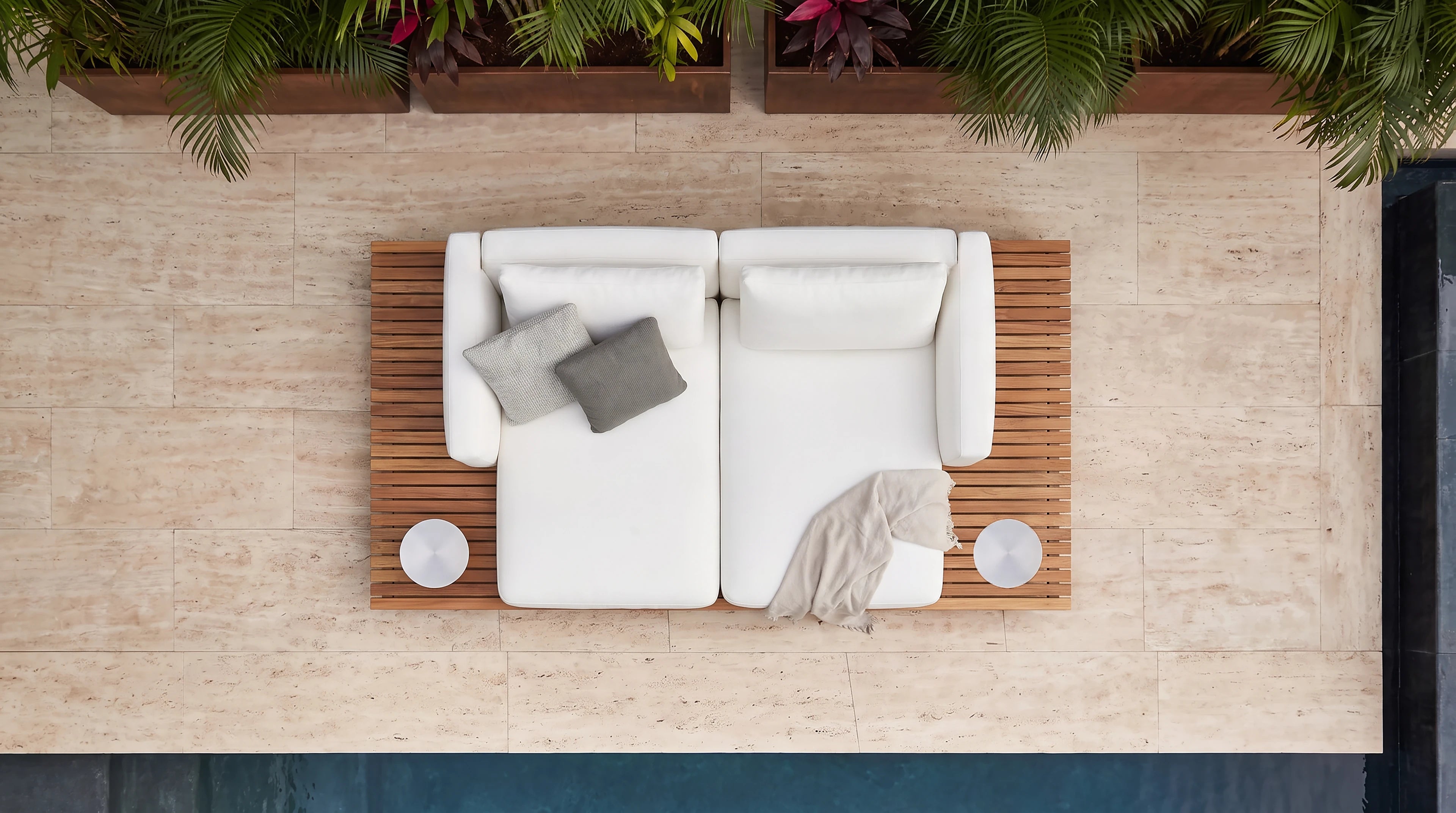 Dock_Daybed_Scene_00002_04912975-ee5c-4ff8-bfdf-5b6041717367.webp