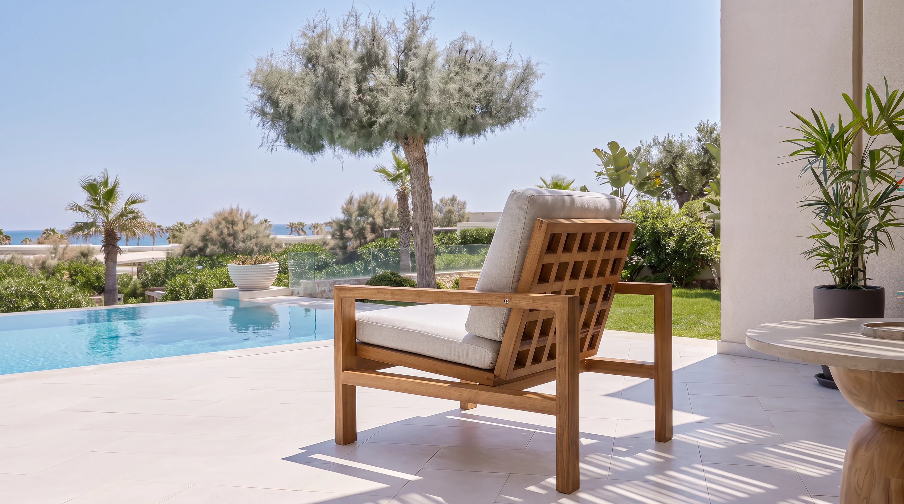 Hivechair6_c57fffdc-1cdd-4e04-8df0-80728007f686.webp