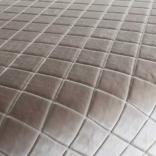 JA3017_070