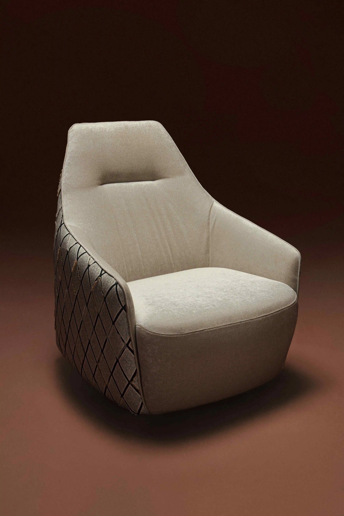 Windsor High armchair in light fabric, featuring an extended backrest and a dual-upholstery option with a contrasting, diamond-stitched outer back.